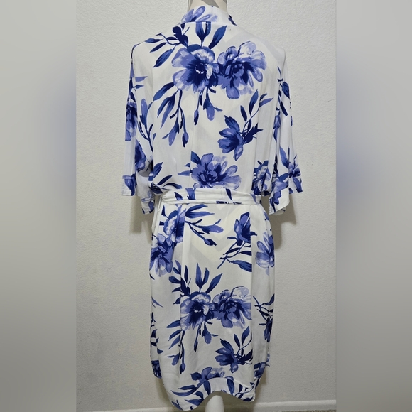 Yumi Kim White & Blue Floral Robe - Picture 5 of 12